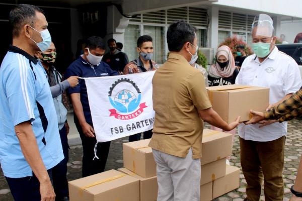 Satgas Penanganan Covid-19 Sumut Salurkan 3.000 Paket Sembako kepada Pekerja Terdampak